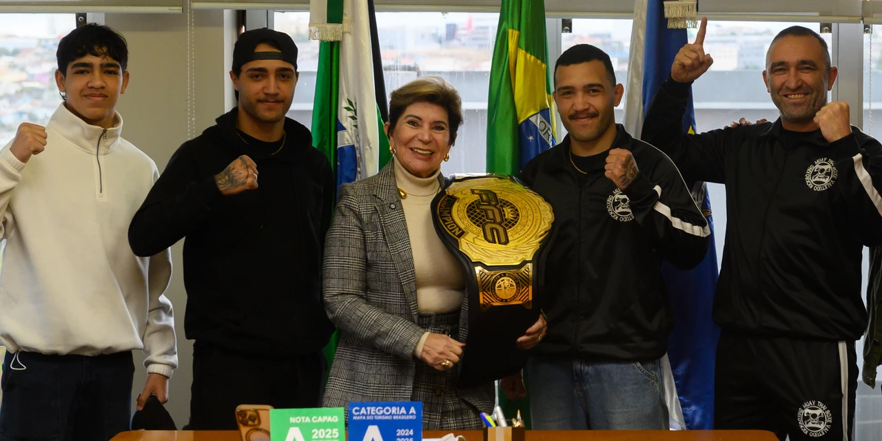 Prefeita Elizabeth recebe o campeão de MMA Rickson "The King" Zenidim 