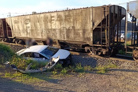 Colisão entre trem e automóvel mobiliza equipes de socorro em PG