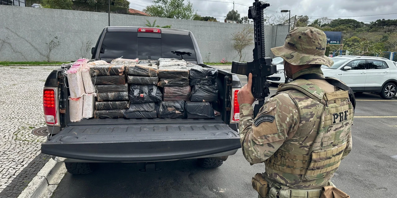 Vídeo mostra perseguição da PRF a carro carregado com mais de uma tonelada de maconha em Porto Amazonas