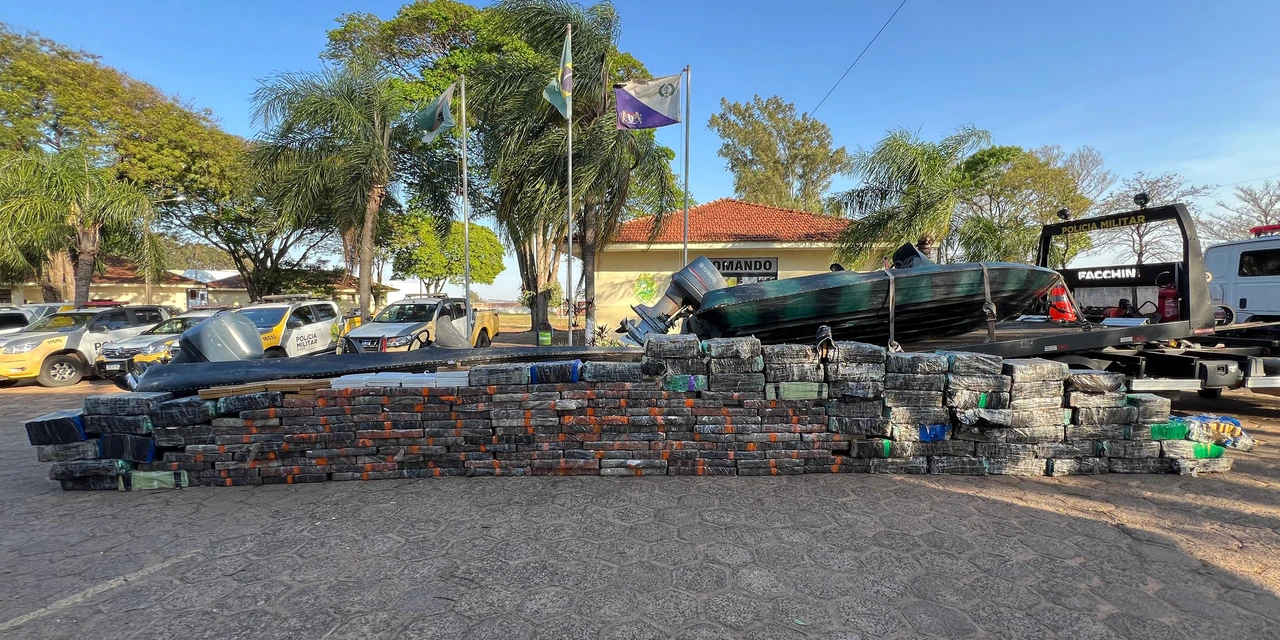 Paraná apreende 2 toneladas de maconha dentro de lanchas com destino a portos clandestinos