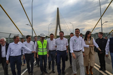 Ratinho Junior e presidente do Paraguai visitam obra da Ponte da Integração