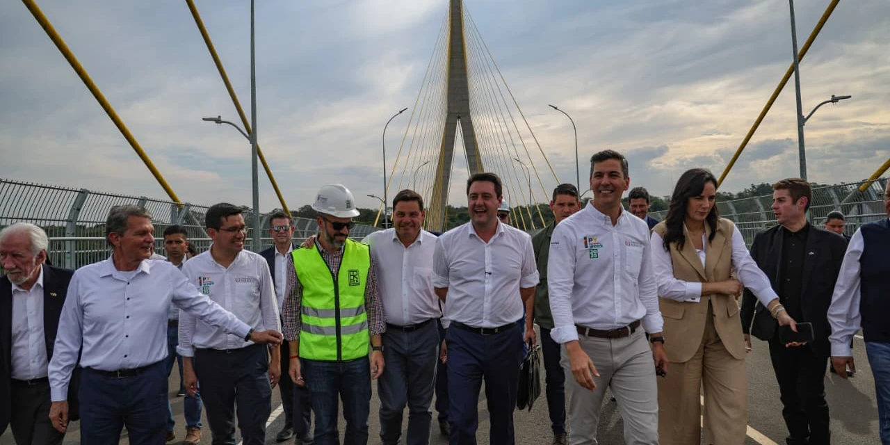Ratinho Junior e presidente do Paraguai visitam obra da Ponte da Integração