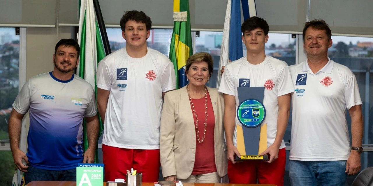 Prefeitura de Ponta Grossa recebe atletas de basquete Sub-15 vice-campeões brasileiros