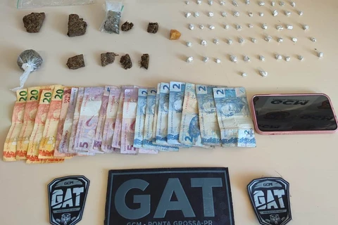 Adolescentes são apreendidos com maconha, crack e dinheiro em Uvaranas 