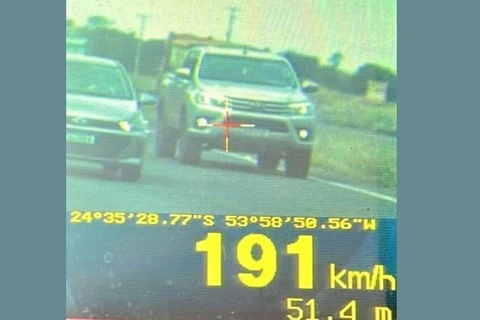 PRF flagra caminhonete a quase 200 km/h no oeste do Paraná