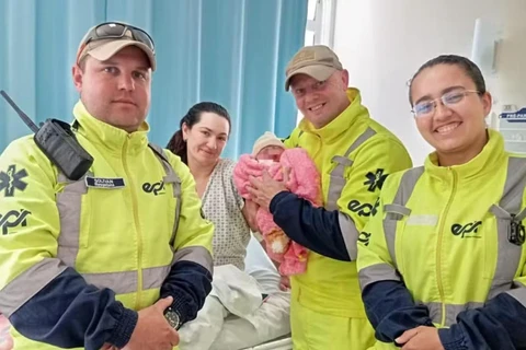 Grávida dá à luz em Carambei com auxílio de socorristas de empresa de pedágios 