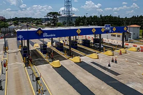 Deputado denuncia cobrança de eixo suspenso em pedádios do PR; concessionárias negam