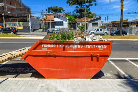 Prefeitura intensifica fiscalização e divulga lista de transportadores de entulho regularizados