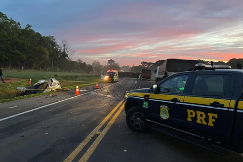 Colisão entre automóvel e caminhão faz duas vítimas fatais na BR-373 em Prudentópolis 