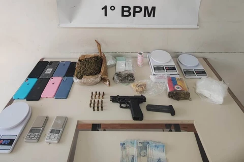 PM fecha boca de fumo e apreende quase 2 kg de drogas em bairro de PG 