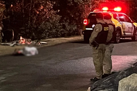 Mulher trans é executada com cinco tiros na cabeça ao sair de bar para buscar blusa em casa