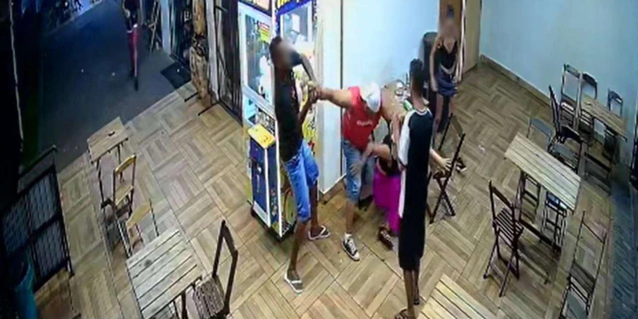 VIDEO: jovem é morta a facadas durante discussão com o ex em loja de conveniência