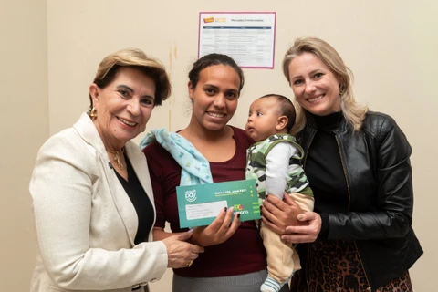 Prefeitura inicia entrega dos novos cartões 'PG+Humana' do mercado da familia