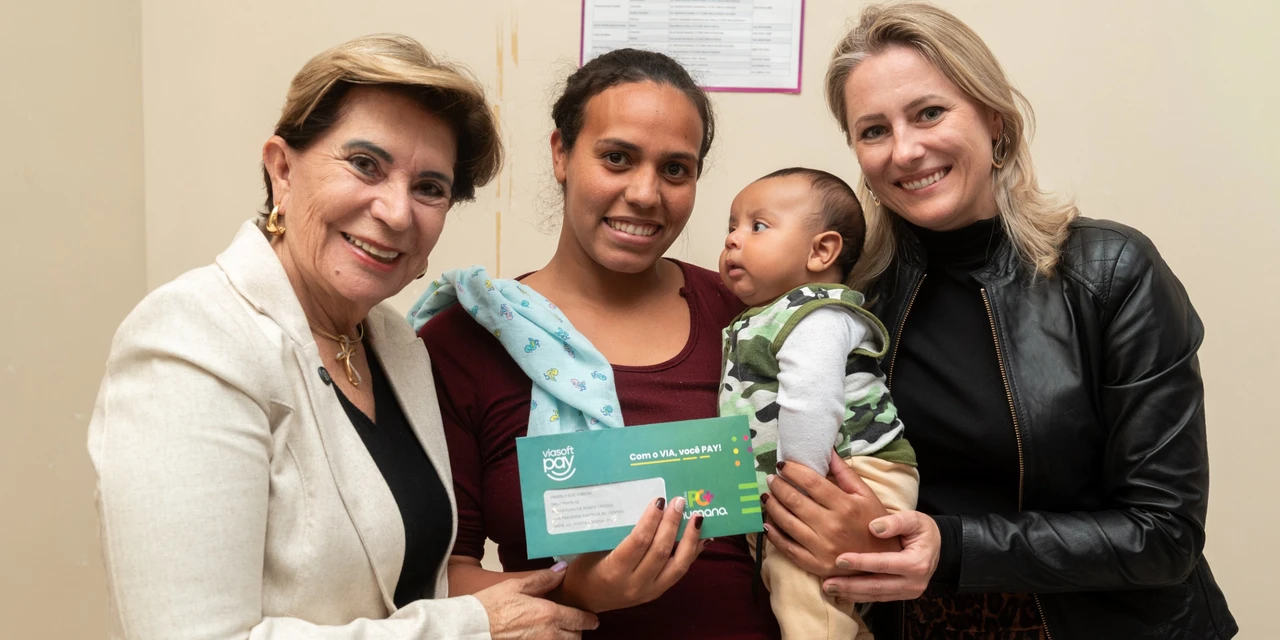 Prefeitura inicia entrega dos novos cartões 'PG+Humana' do mercado da familia
