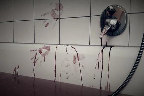 Jovem denuncia esposa após ser esfaqueado por ela enquanto dormia 