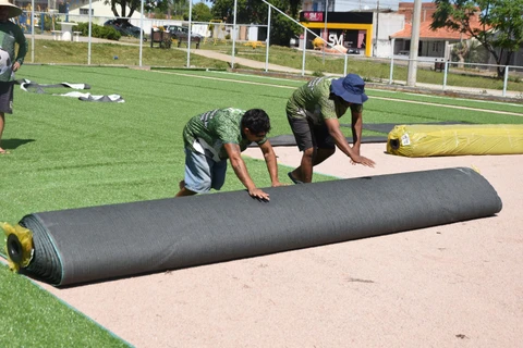 Campo society da Vila Primor recebe revitalização e novo gramado