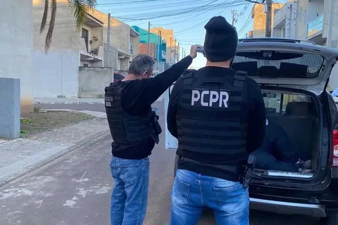 Pai esfaqueia o próprio filho após descobrir que ele é gay 