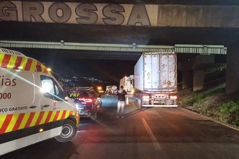 Mãe e filho morrem atropelados embaixo do Viaduto Santa Paula 
