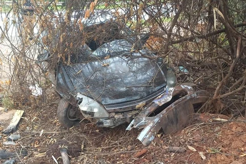 Condutor sofre ferimentos após bater em barranco na PR-441, em Reserva 