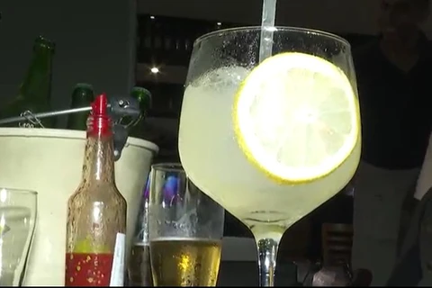 Mulher fica cega após consumir bebida alcoólica contaminada com metanol