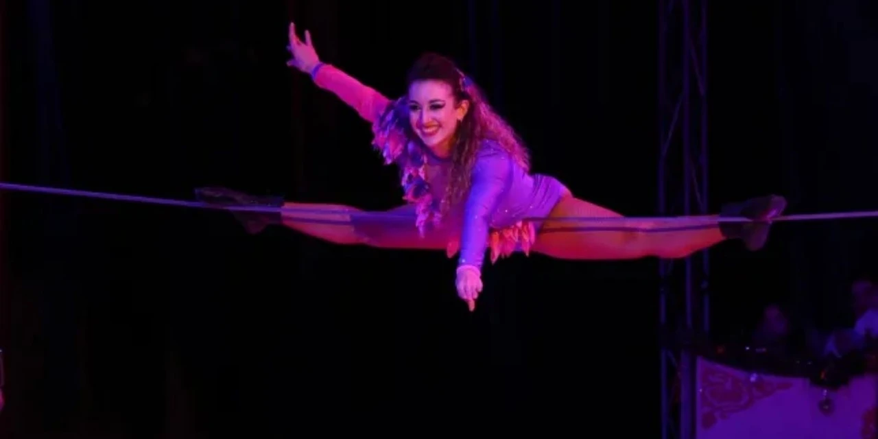 Acrobata de circo cai de 5 metros durante apresentação e morre na frente de crianças