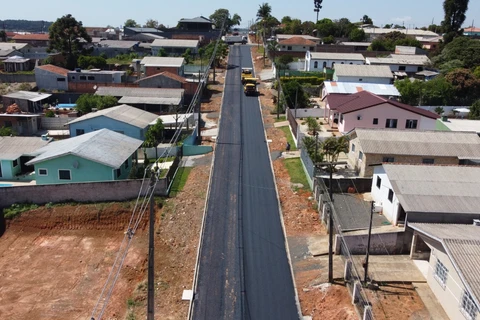 Obras de pavimentação avançam rapidamente na Vila Borato