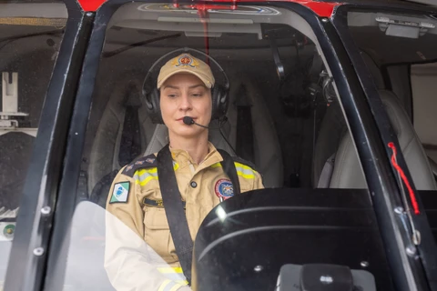 Corpo de Bombeiros do Paraná tem primeira mulher piloto de helicóptero