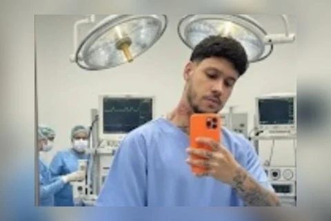 Influenciador vende testículo para comprar novo iPhone