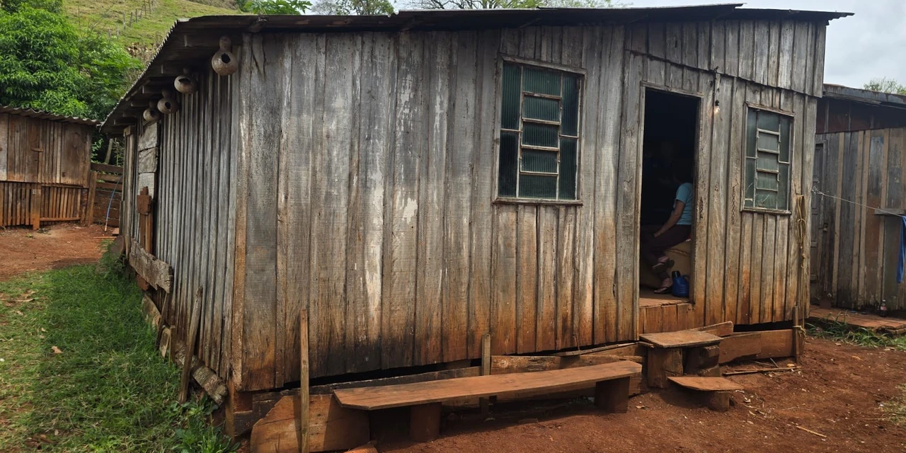 Força-tarefa resgata casal em condição análoga à escravidão no Paraná 