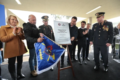 Governador inaugura Escola Superior de Bombeiro Militar e entrega 64 viaturas à corporação
