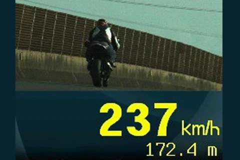 PRF flagra motociclista a 237 km/h no Paraná