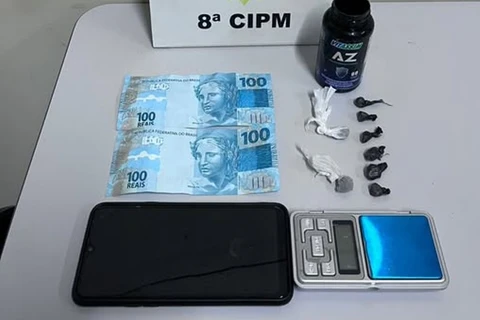 Homem engole pedra de crack durante abordagem e acaba preso 