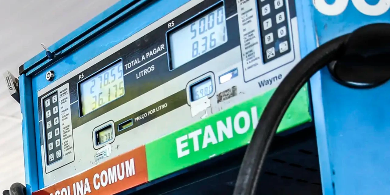 Petrobras reduz preço da gasolina em 4,9% a partir de terça-feira