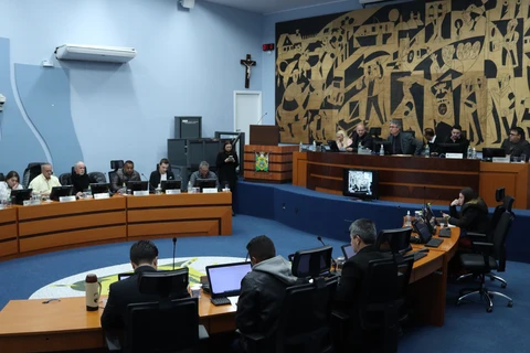 CMPG aprova modificação no plano de carreira no Magistério Público Municipal