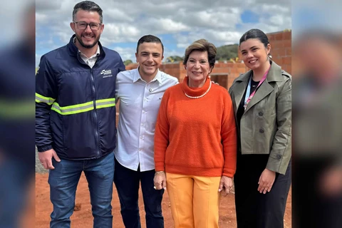 Aliel Machado e prefeita Elizabeth destacam avanço na construção de novas casas populares em PG
