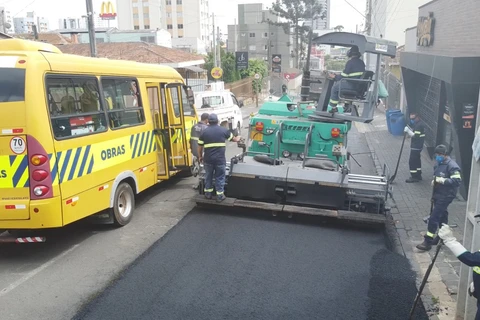 Rua Sete de Setembro recebe nova camada de pavimentação
