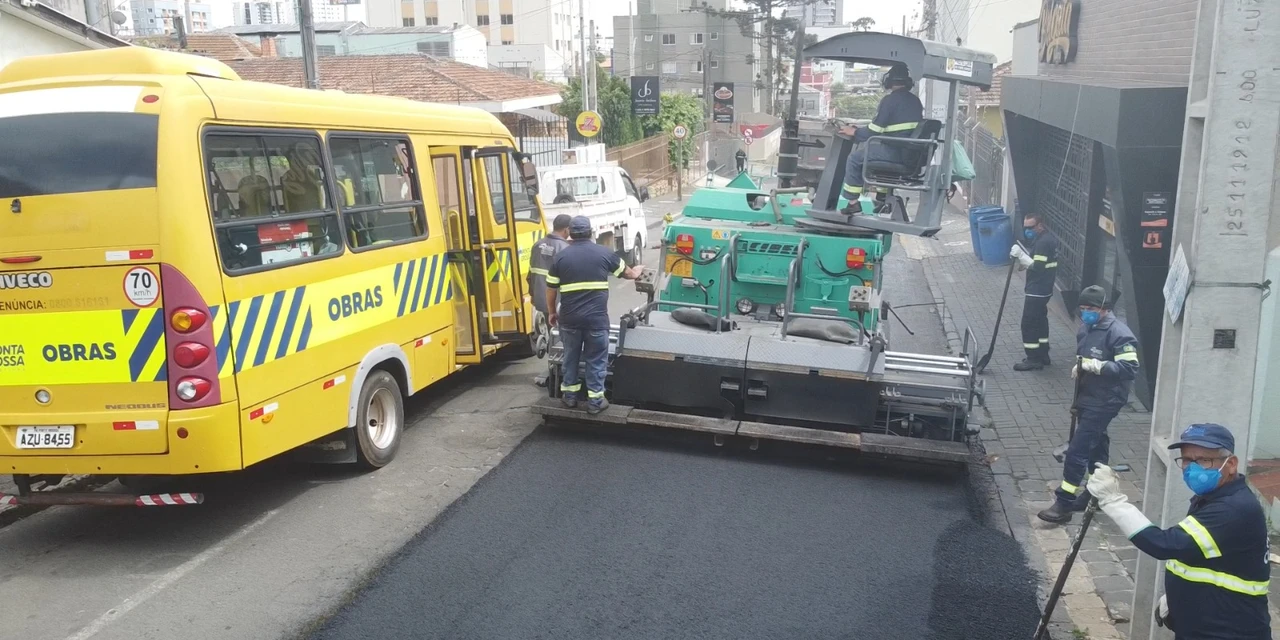 Rua Sete de Setembro recebe nova camada de pavimentação