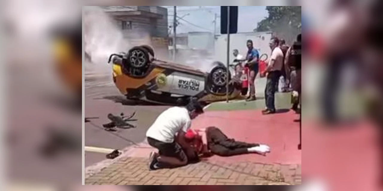 Viatura da PM capota e atropela jovem em patinete elétrico durante ocorrência no Paraná
