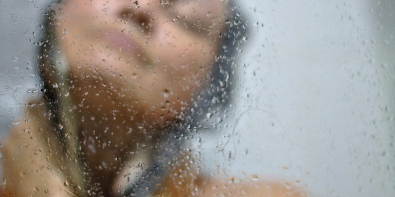 Sem massagem, beijo e nem conversa, homem denuncia garota de programa à polícia: ‘Serviço incompleto’