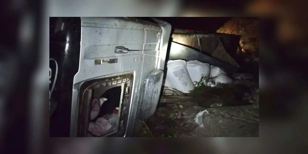 Caminhoneira morre em grave acidente no Paraná 
