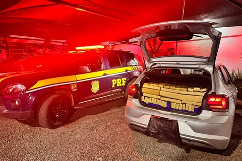 Operação da PRF apreende mais de 400 quilos de maconha no Paraná 