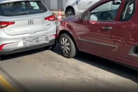 Homem sofre mal súbito, bate carro e morre no centro de PG 