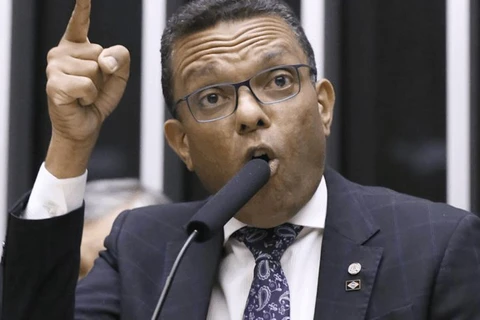 Mataram filhos de pessoas da minha igreja, meninos que nunca pegaram em um fuzil; diz deputado