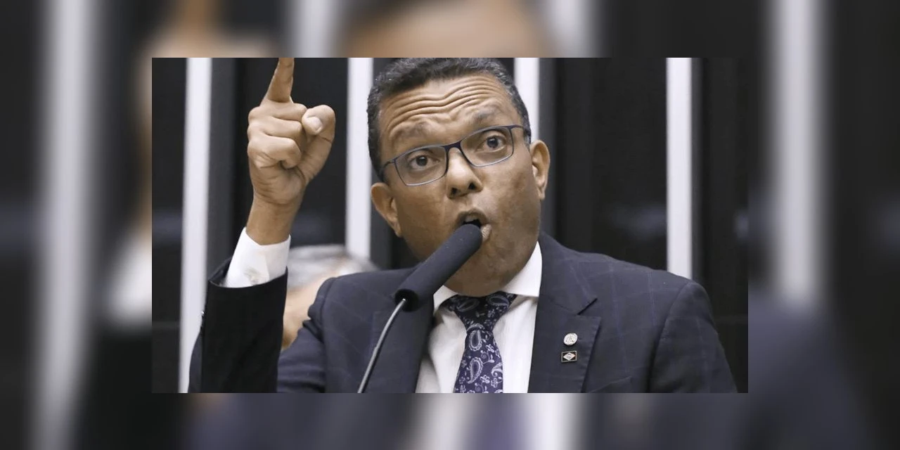 Mataram filhos de pessoas da minha igreja, meninos que nunca pegaram em um fuzil; diz deputado