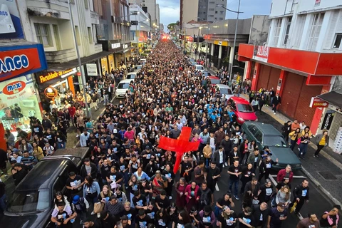 Marcha Para Jesus reúne milhares de pessoas em Ponta Grossa 