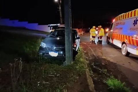 Motorista embriagado colide contra poste e é preso pela PRF em PG 