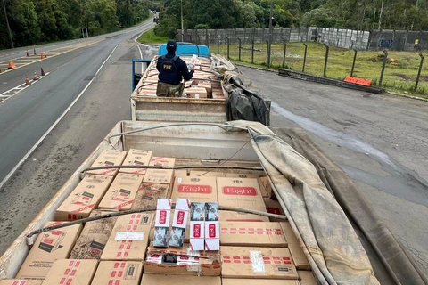 PRF apreende 600 mil maços de cigarros contrabandeados na BR-277, em Guarapuava