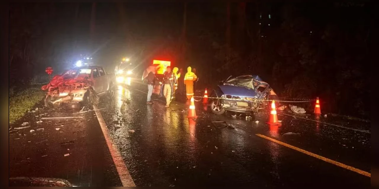 Quatro pessoas morrem em acidente entre três veículos na BR-373, em Guamiranga