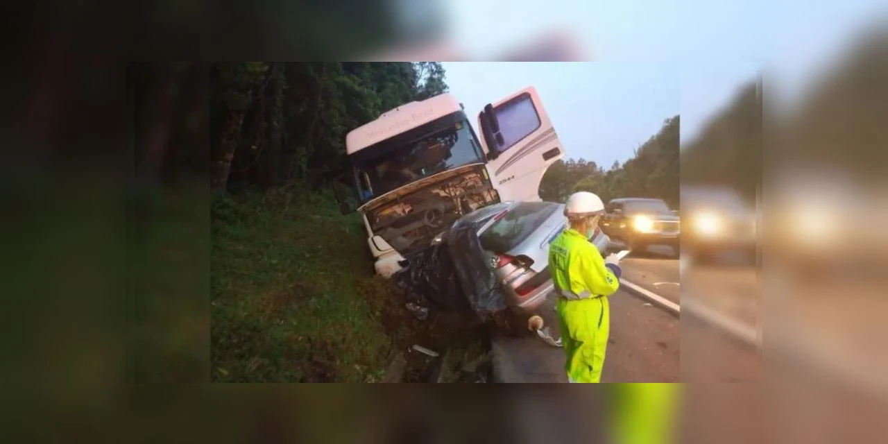 Batida entre carro e caminhão faz uma vítima fatal na BR-277 em Palmeira 