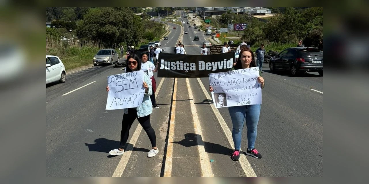 Família de jovem morto em ação da PM protesta em Campo Magro e diz que confronto foi forjado: ‘Execução’; vídeo